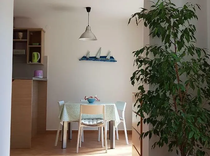 Sunny 150 M From The Sea דירה