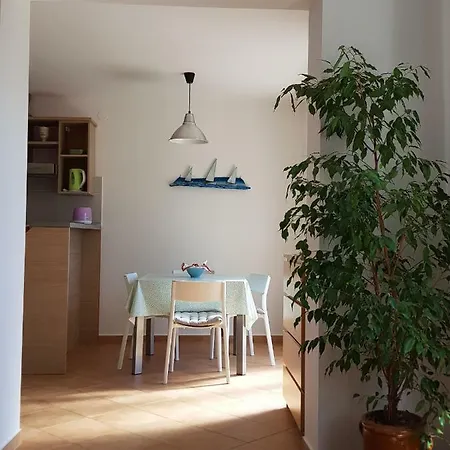Sunny 150 M From The Sea דירה