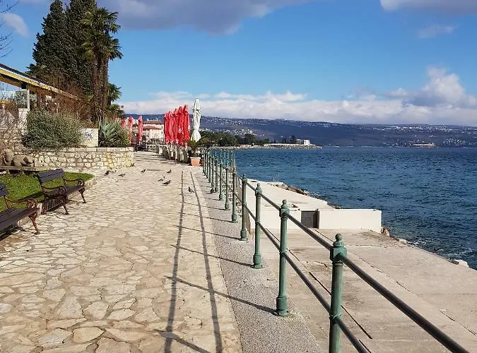 Sunny 150 M From The Sea Lejlighed