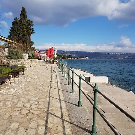 Sunny 150 M From The Sea شقة